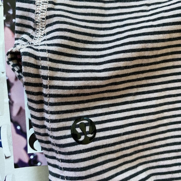 Lululemon light weight tshirt - Picture 4 of 6